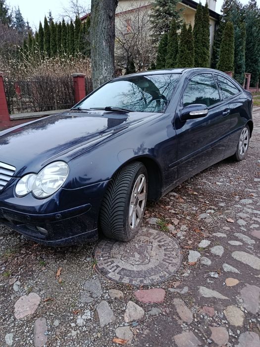 Sprzedam Mercedesa 203 C 200 przebieg 121 tysięcy kompresor z Niemiec