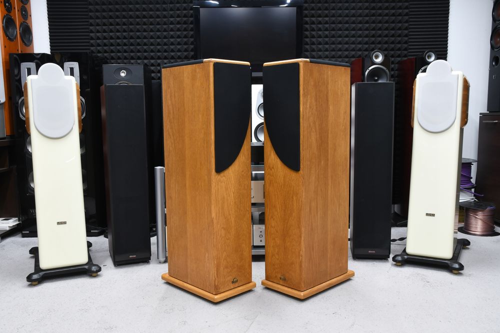 Kultowe kolumny Głośnikowe podłogowe stereo Castle Howard S2