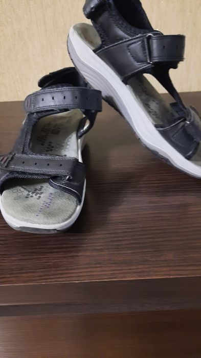 Обувь спортивная,женская.