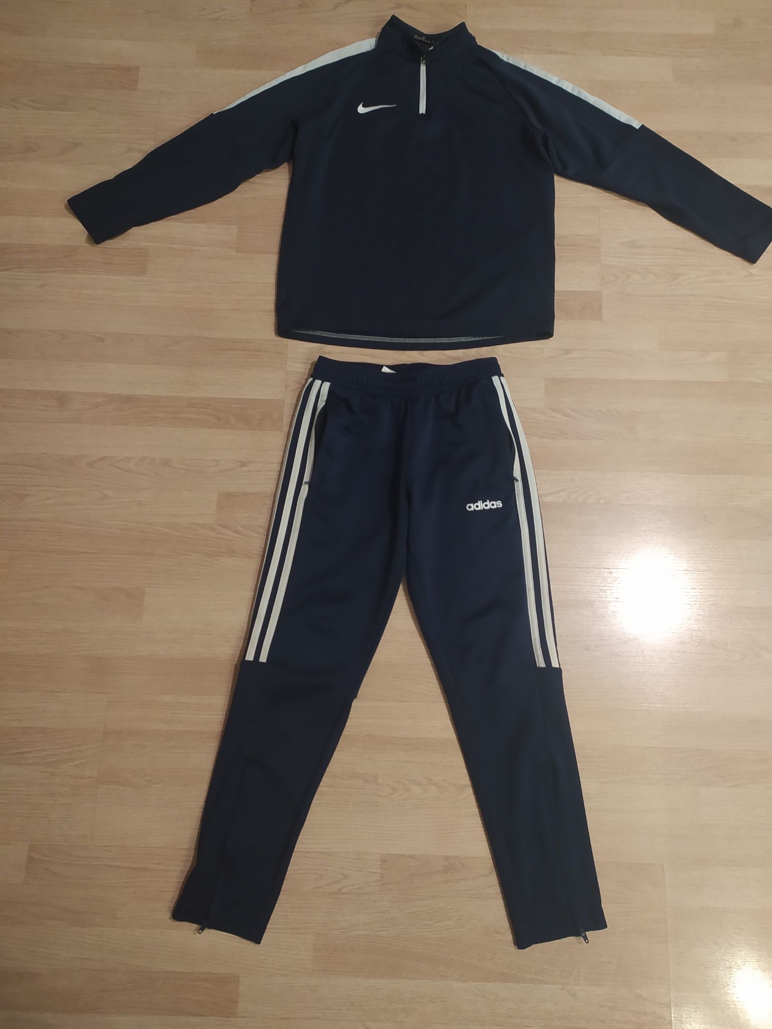 Кофта Nike и штаны Adidas, р.140. Оригинал.
Кофта Nike синяя, р.М (13