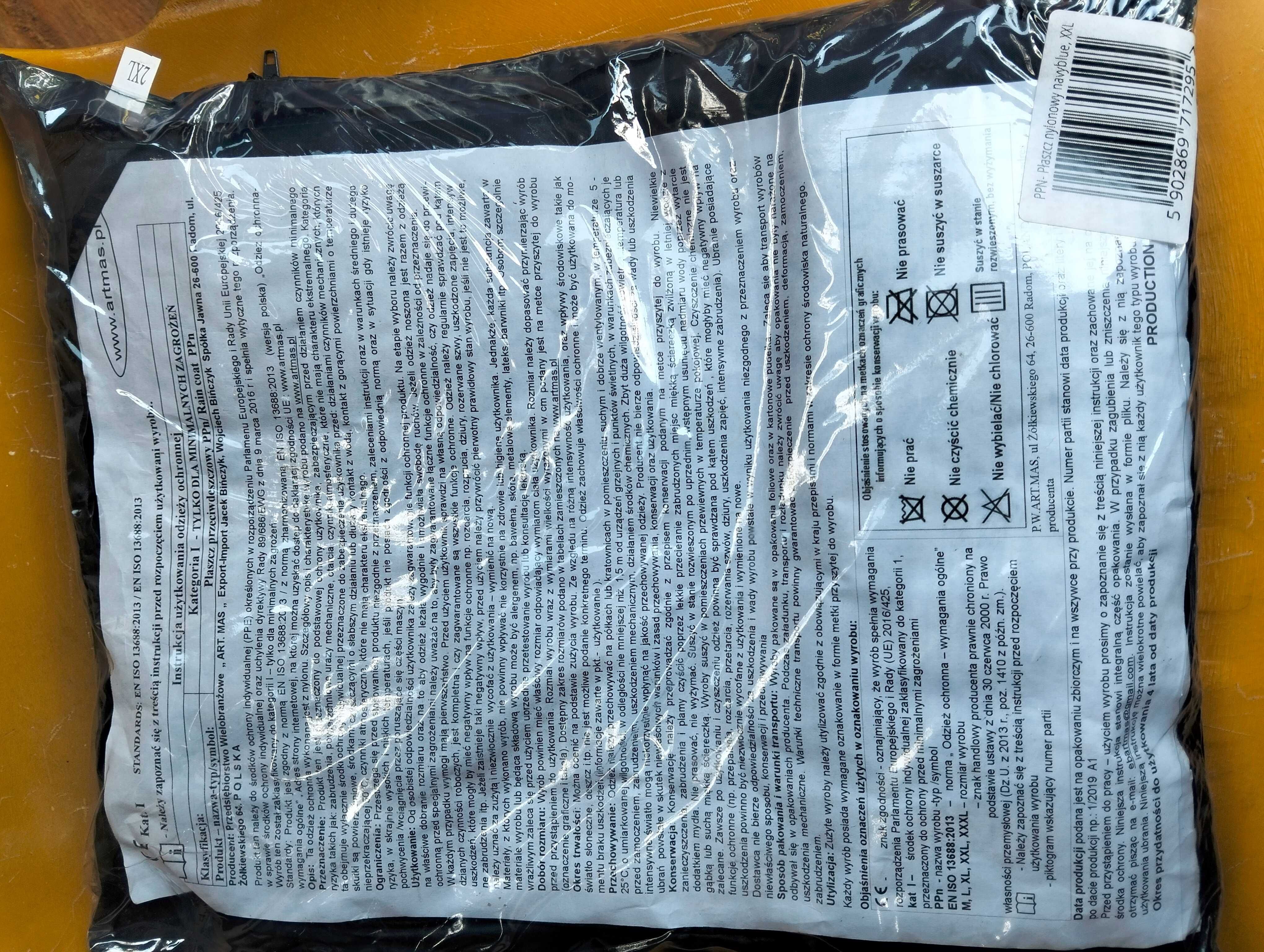 Płaszcz przeciwdeszczowy 3 sztuki.