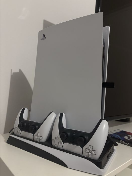 Ps5 + 2 comandos + base arrefecimento + jogos