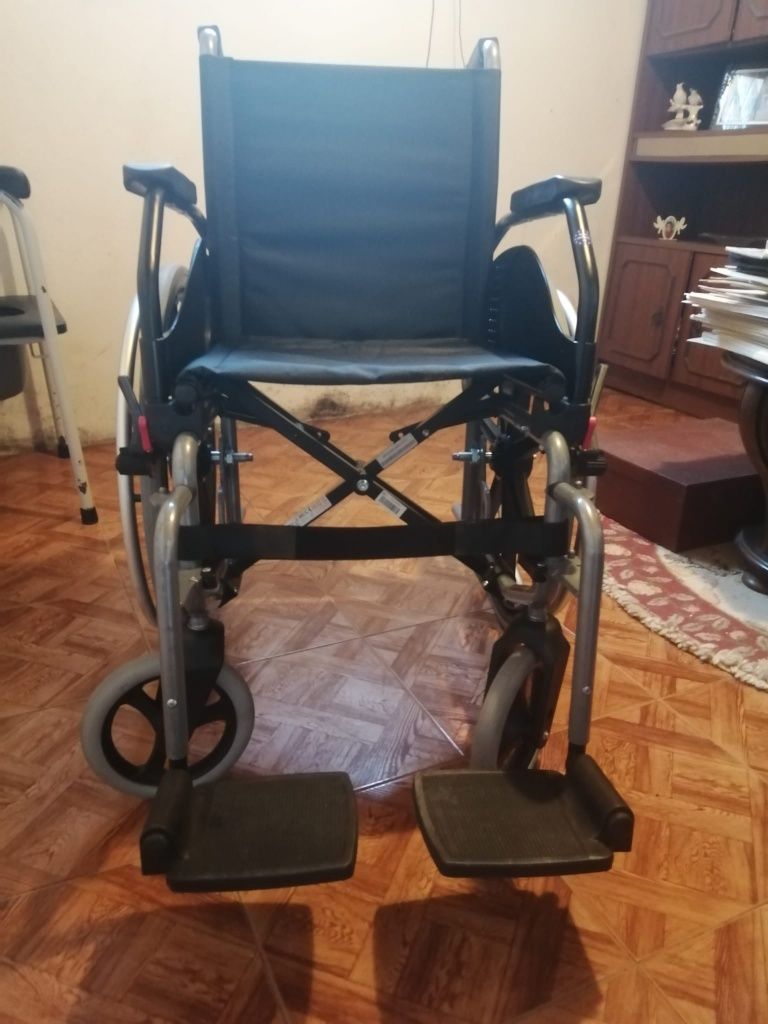 Cadeira de rodas como nova