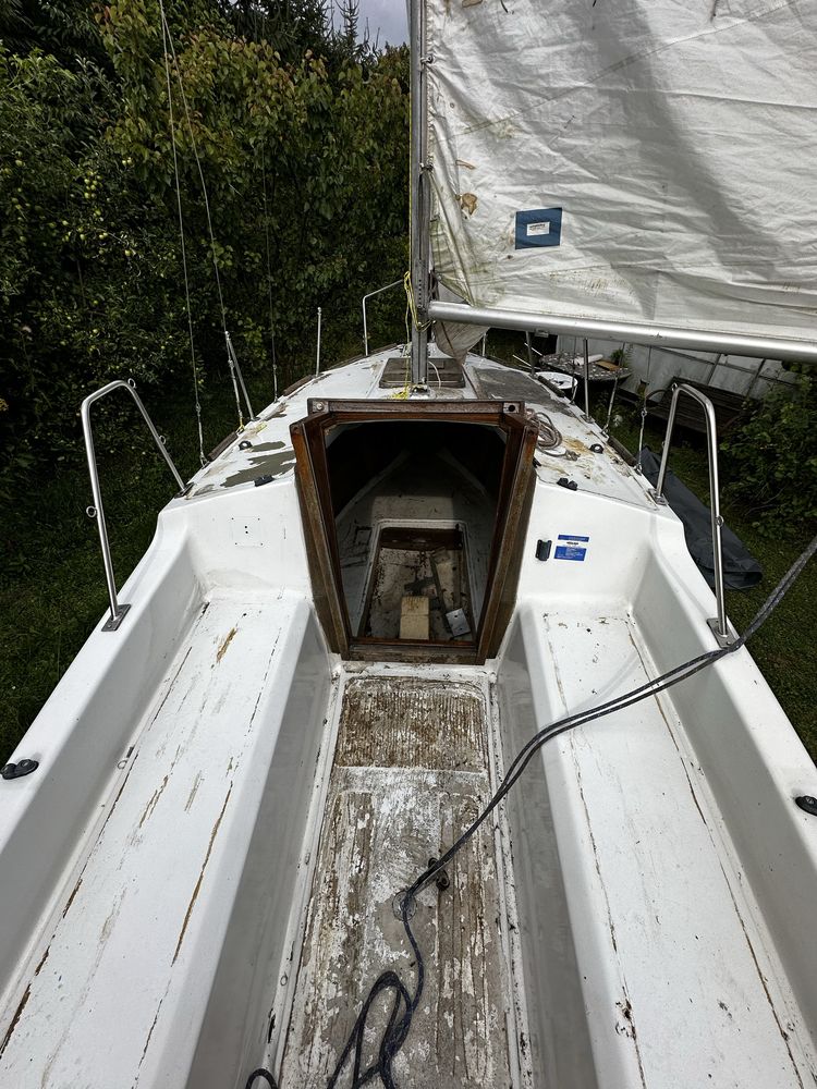 Jacht żaglowy Wegu Happy Sailing Star HS żaglówka kabinowy przyczepka