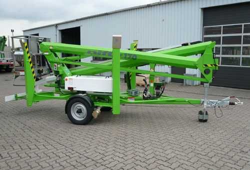 Plataforma elevatória rebocavél usada, ano 2010 com