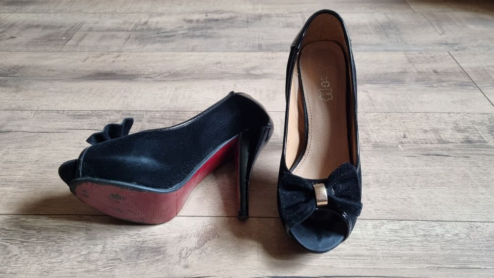 Czarne szpilki z czerwoną podeszwą, rozmiar 38 (24,5 cm)