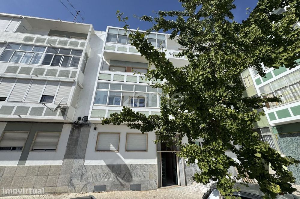 Apartamento T2 Renovado no Cacém – junto ao Mercado/Loja do Cidadão...