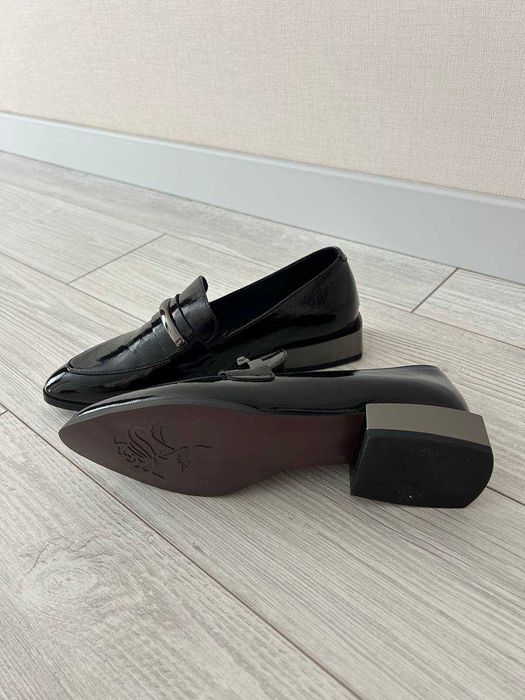 Лофери чорного кольору. Нові