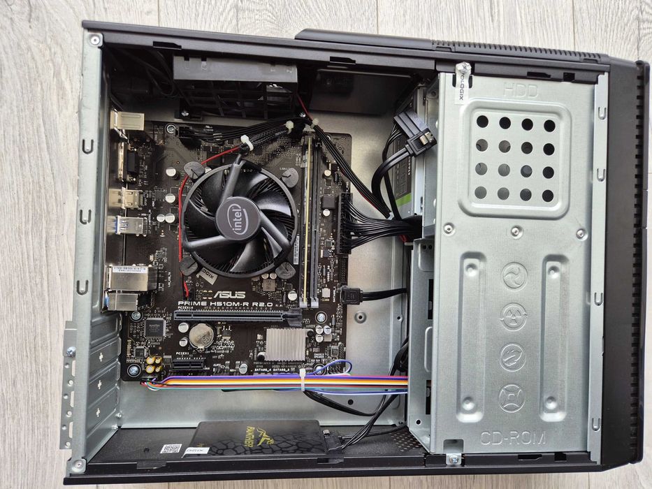 компактний свіжий приткий ПК Intel Core i3-10105 4.4GHz з Win11. ОБМІН