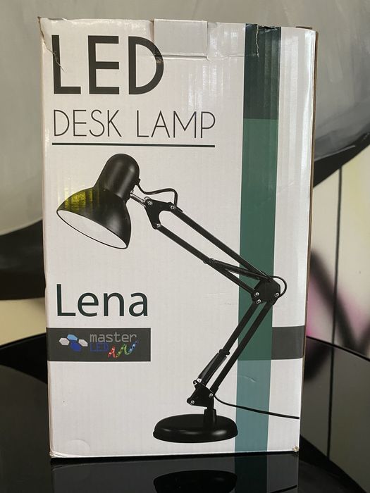 Lampa idealna dla manicurzystek, świetnie pasuje również na biurko.