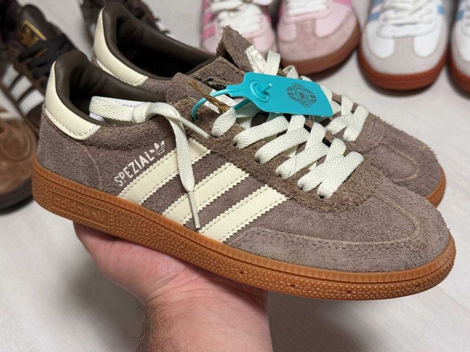 Розпродаж останніх розмірів adidas