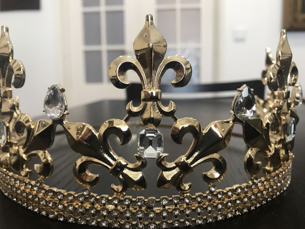 Coroa de Rainha em metal e pedras