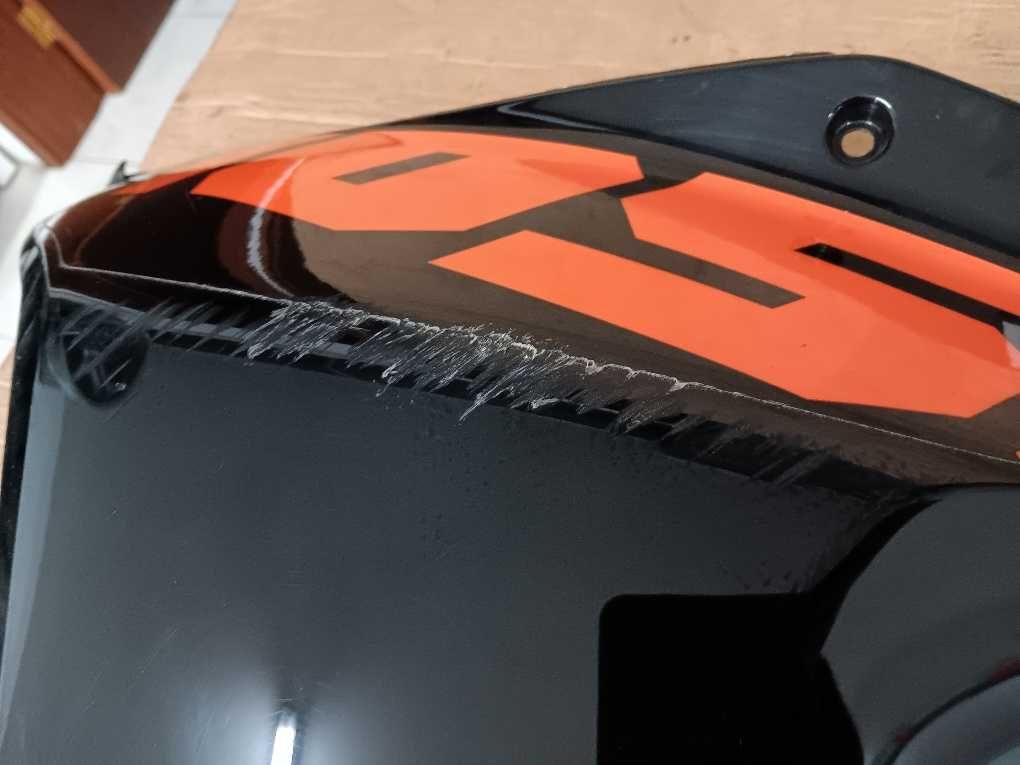 Carenagem direita do depósito KTM 1050 / 1090 / 1190 Adventure