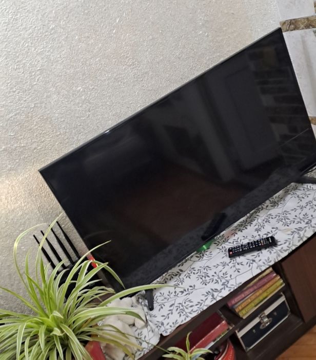 Продаю телевізор SAMSUNG UE43NU7090UXUA