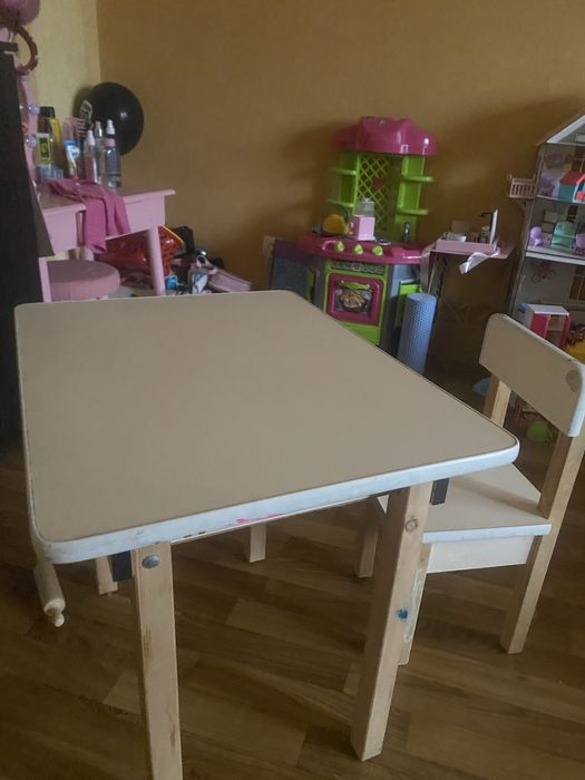 Дитячий столик зі стільчиком