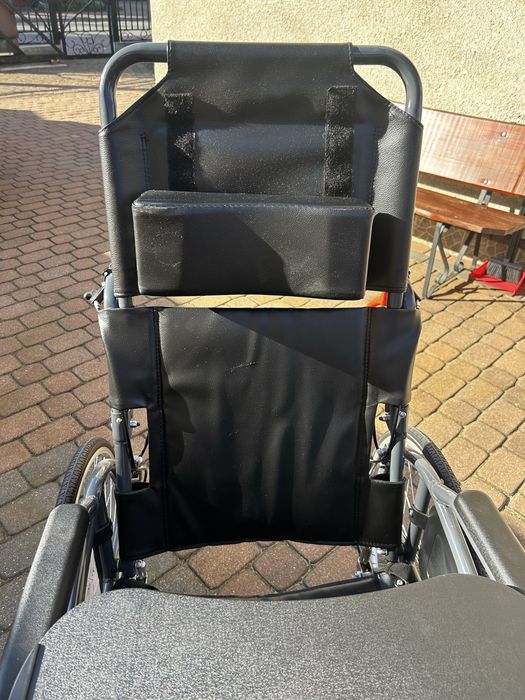 Wózek inwalidzki z funkcją rozkładania na płasko