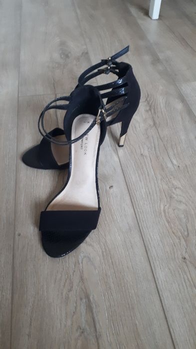 Продам Босоножки