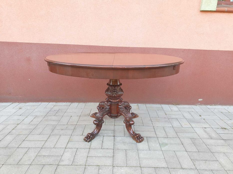 Elegancki rozkładany stół