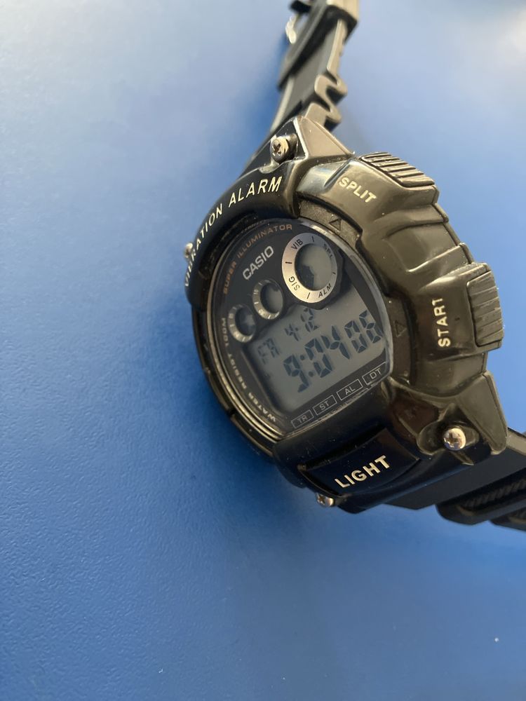 Водозащищеные, ударопрочные Наручные часы с вибросигналом Casio W-735H