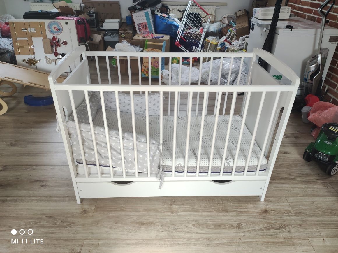 Łóżeczko niemowlęce Jaś firmy Piętrus 120x60 z materacem i barierką