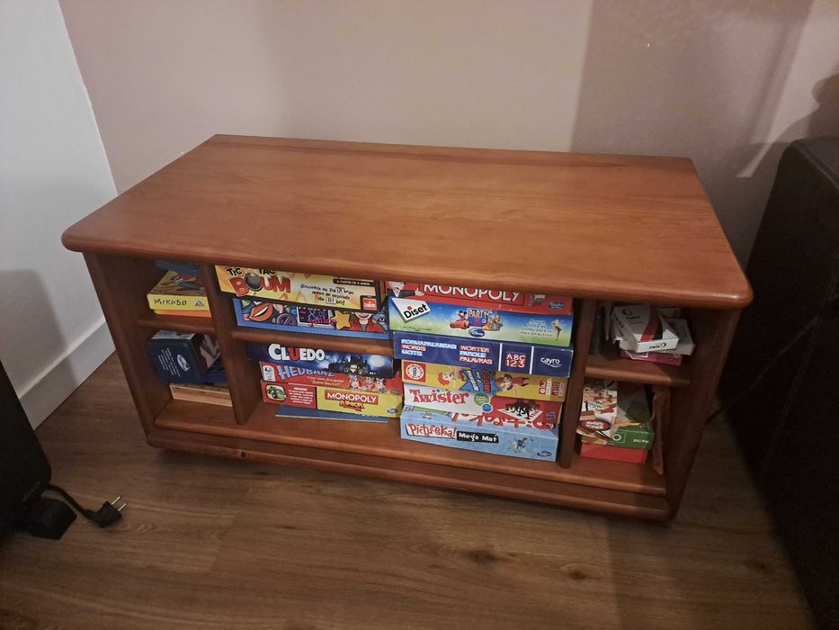 Mesa para televisão pinho maciço