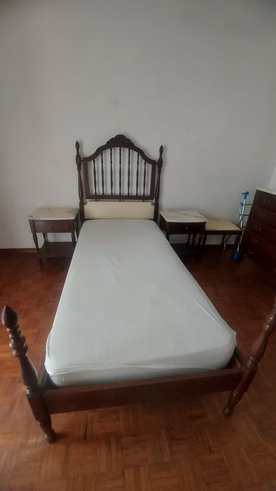 Mobília solteiro em madeira maciça