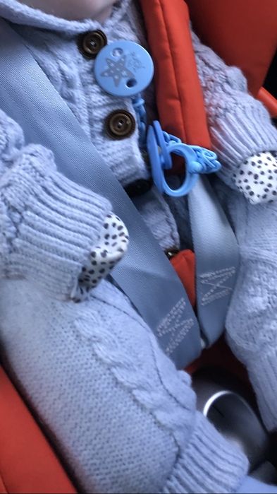 Вязаный теплый  комбинезон человечек