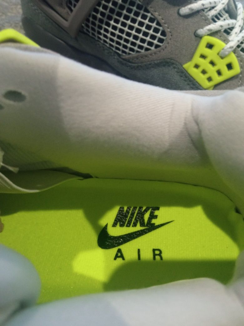 Ténis Nike Air Jordan IV 4 Retro Neon tamanho 41