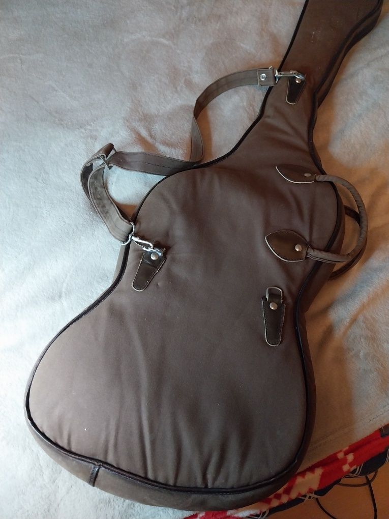 Vintage pokrowiec na gitarę basową. Materiałowy gigbag