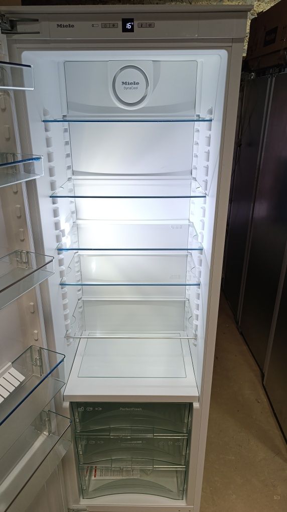 Холодильна камера Miele K 37273 iD