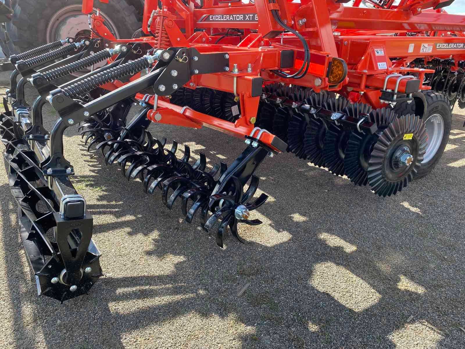 KUHN EXCELERATOR XT 8010 Вертикальний обробіток грунту