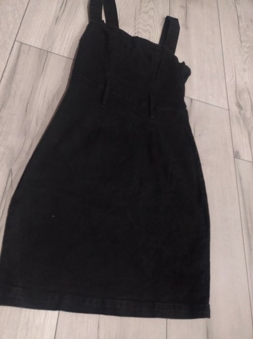 Jeansowa sukienka czarna klasyczna mini midi dopasowana na ramiączkach