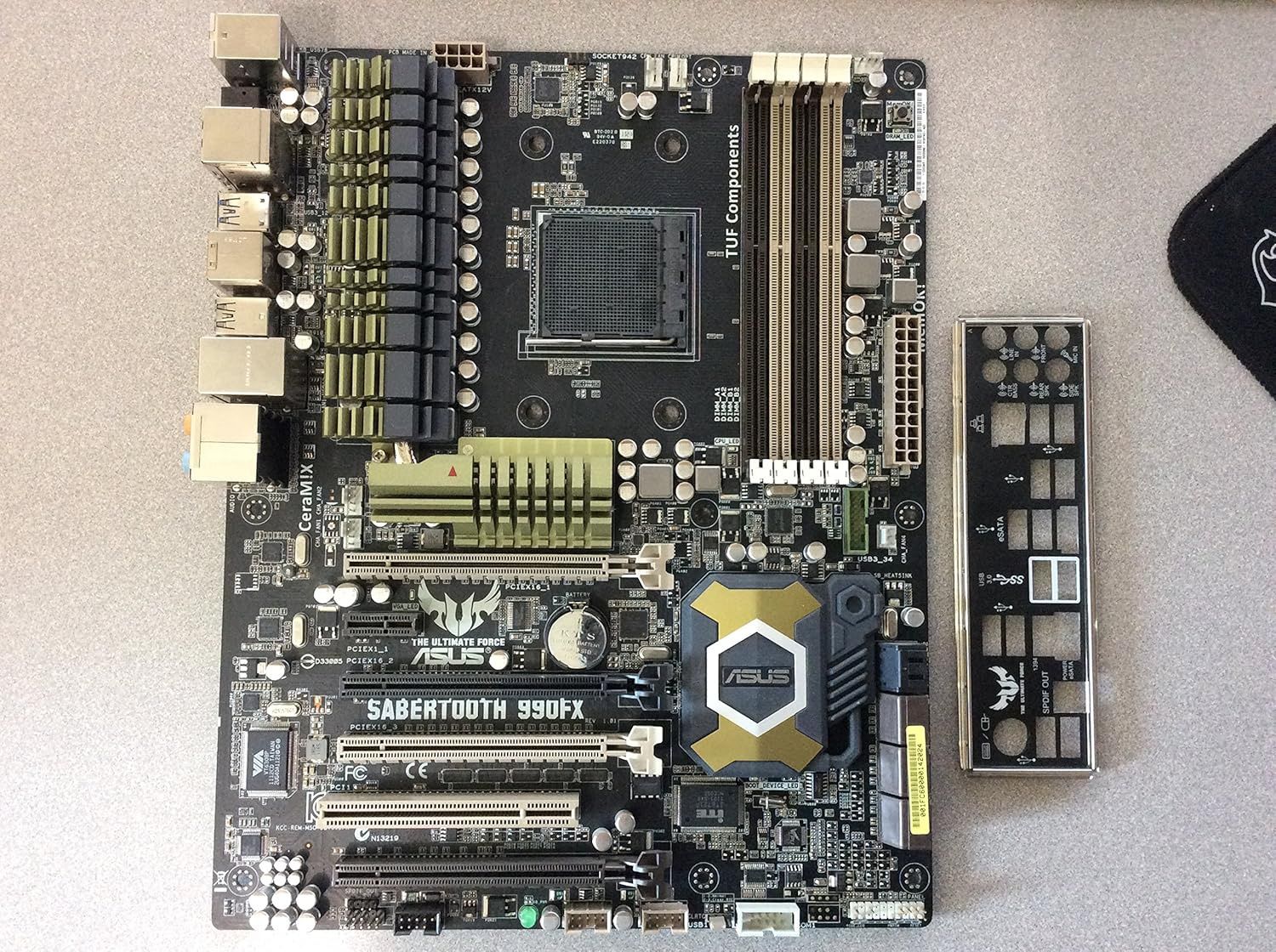 ASUS Sabertooth 990FX