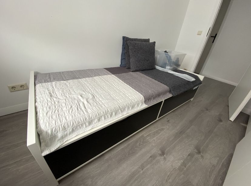 Łóżko Ikea 2 szuflady bialo czarne