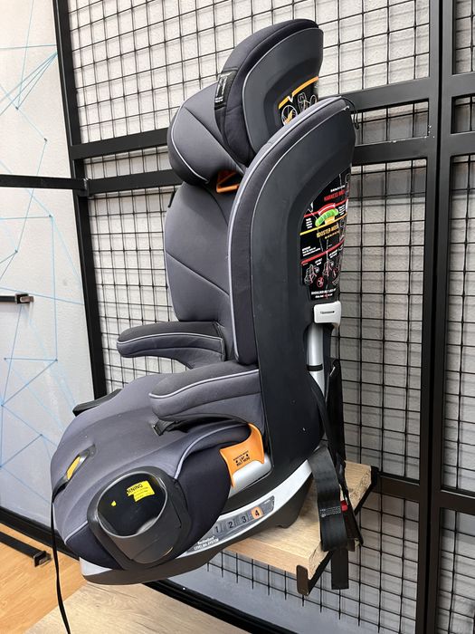 Автокрісло Chicco MyFit підходить віком від 3 до 12 років