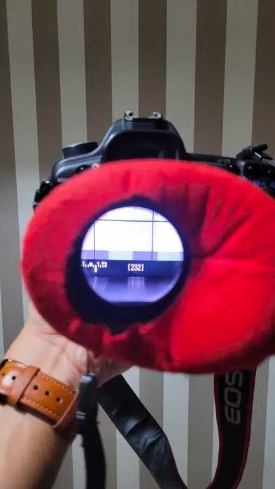 Canon 5D II + lente 50mm 1.8 + LCDVF + 6 baterias - Kit completo