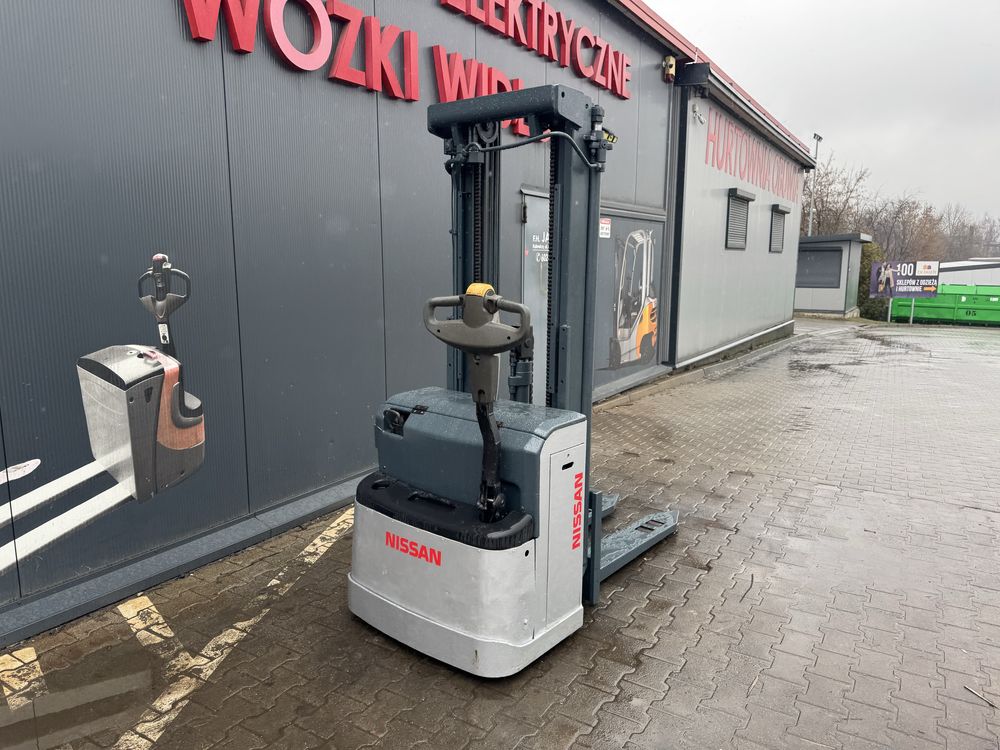 Paleciak elektryczny Nissan 480 cm 1600 kg wózek Atlet sztaplarka