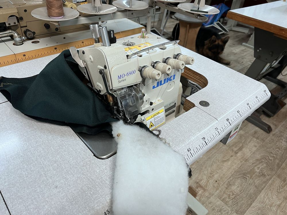 Overlock 5 nitkowy JUKI MO-6916J Górny Transport Ciężkie szycie SERVO