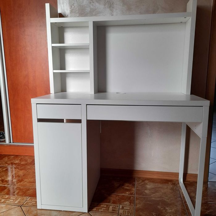 Używane Biurko IKEA MICKE białe 105x50cm z nadstawką