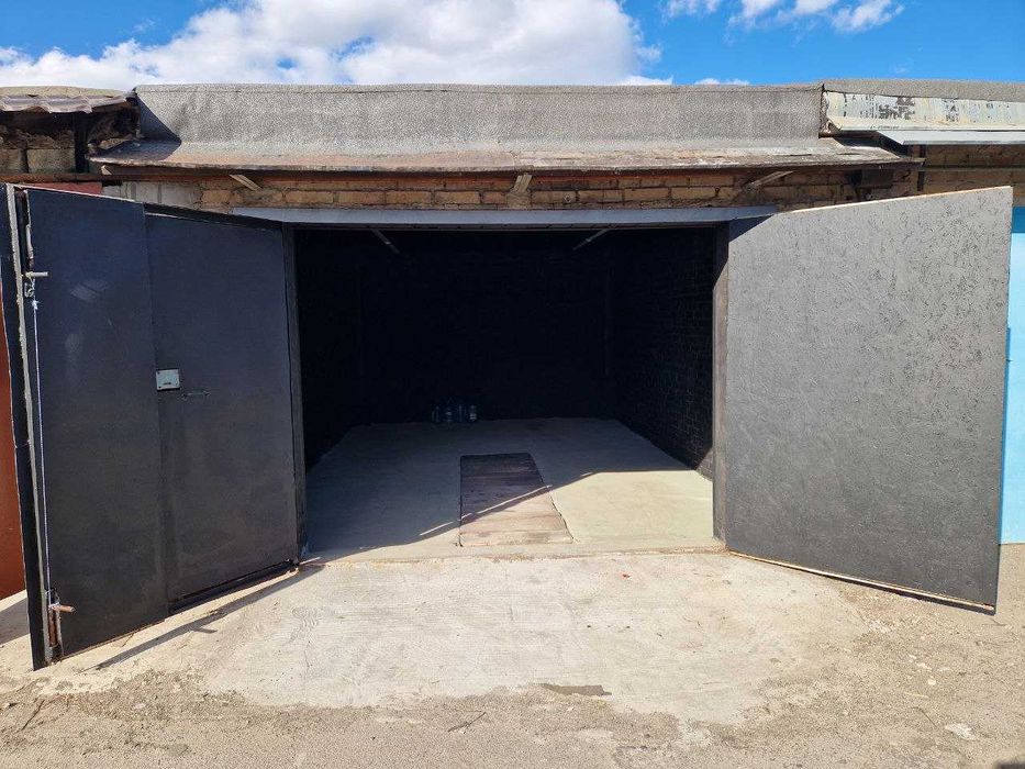 Гараж у Вишневому коп. Озерний