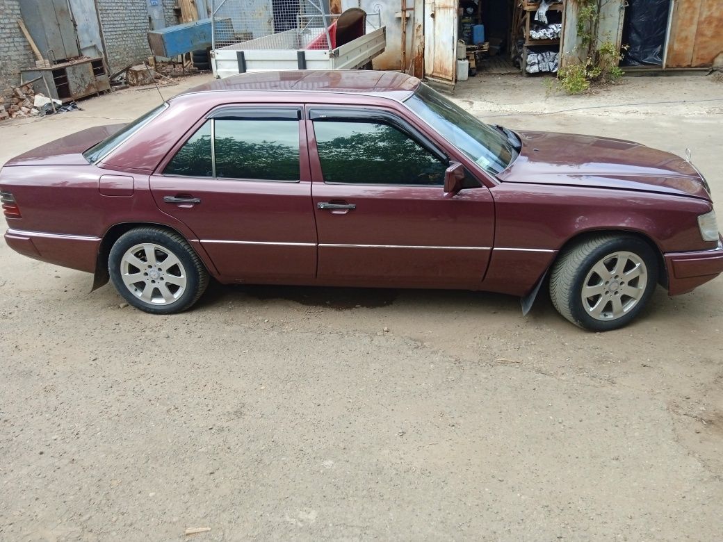 Mercedes Benz E124