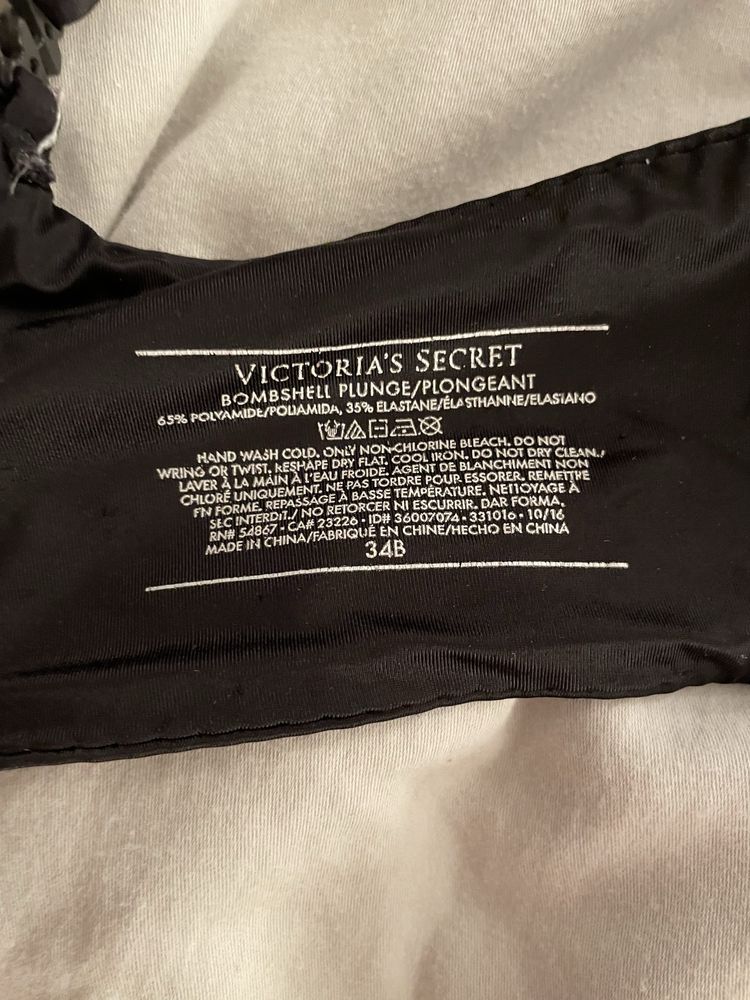 Stanik Victoria’s Secret bombshell plunge 34B