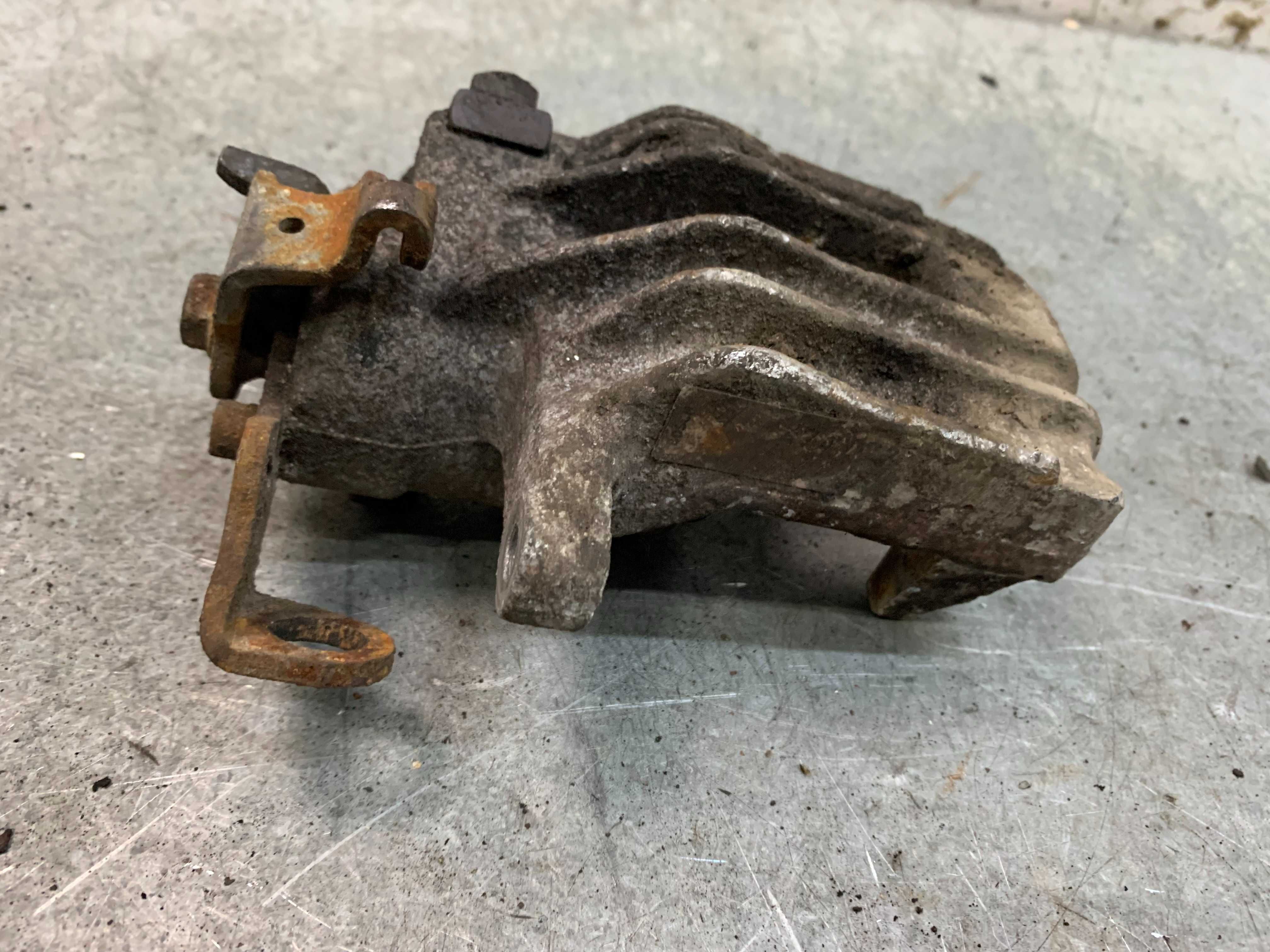 VW Golf IV Seat Toledo II LeonI Zacisk Hamulcowy Prawy Tylny Prawy Tył