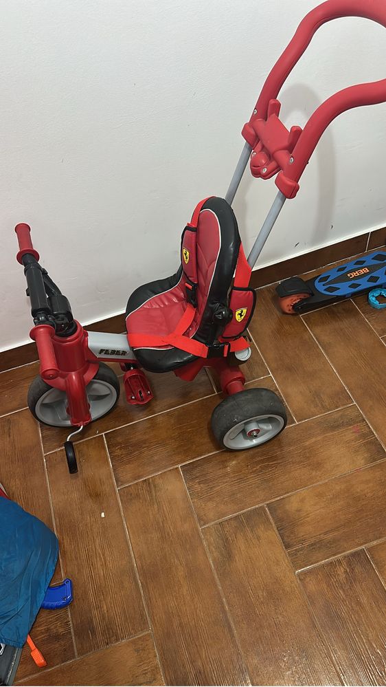 Triciclo Ferrari