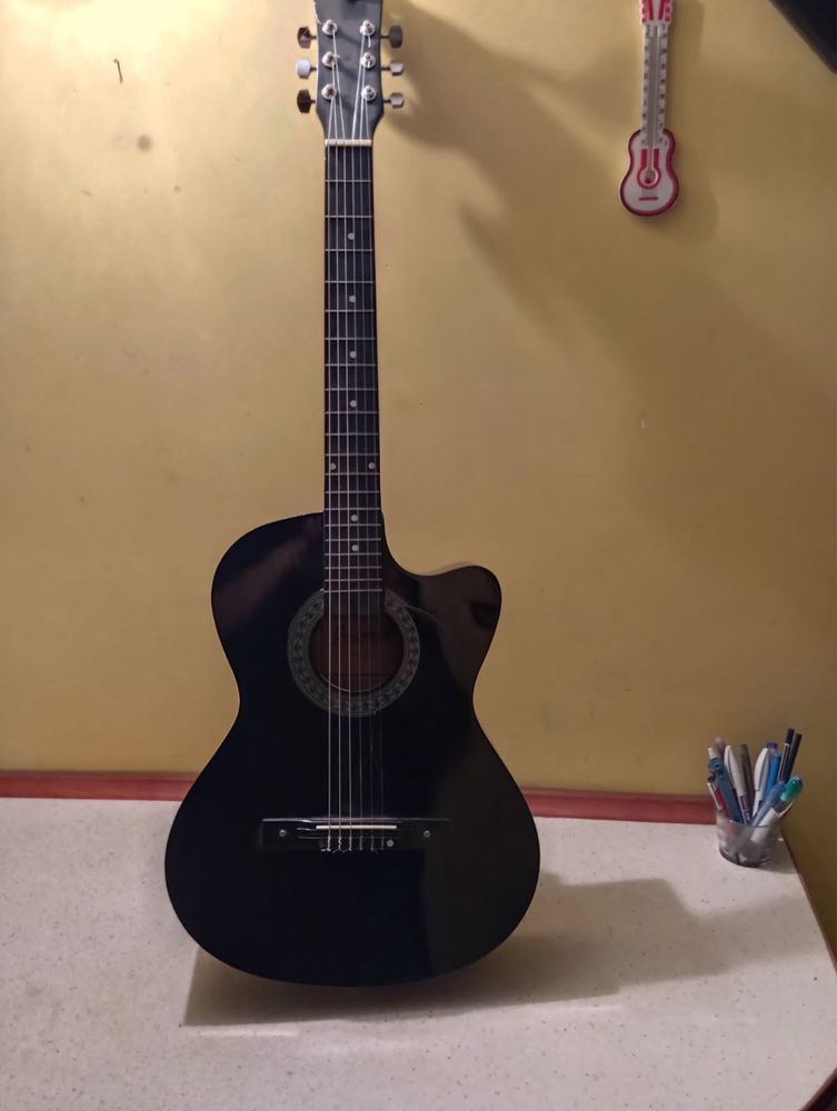Sprzedam gitarę akustyczną