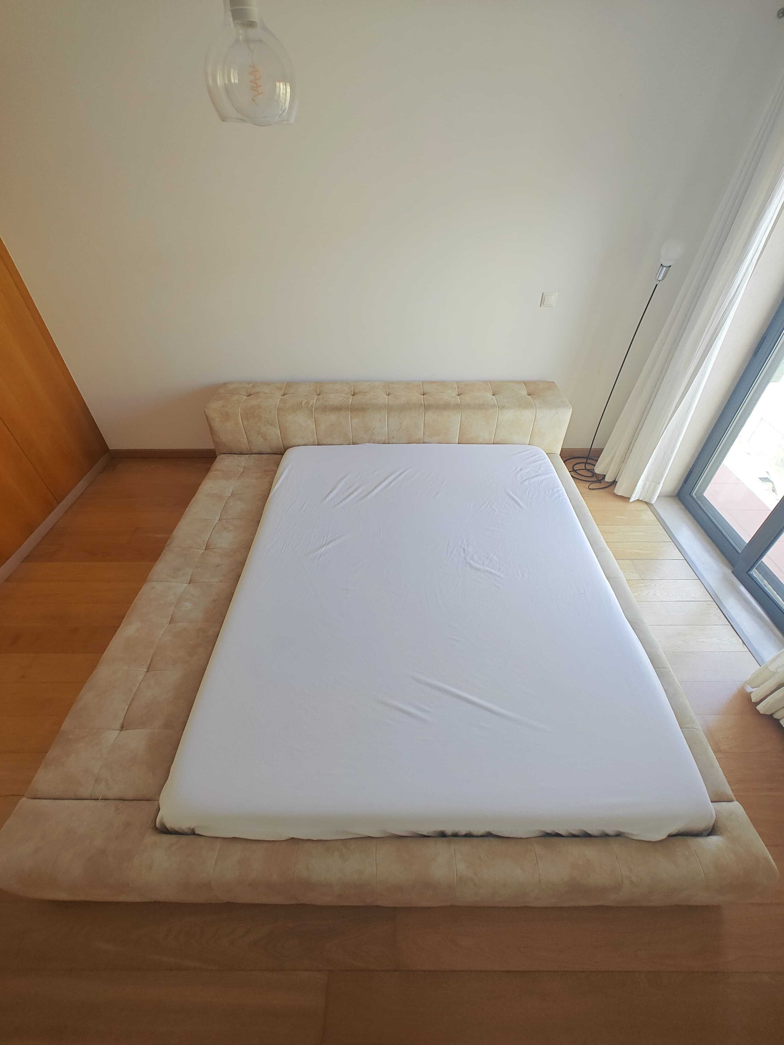 Cama de casal com colchão
