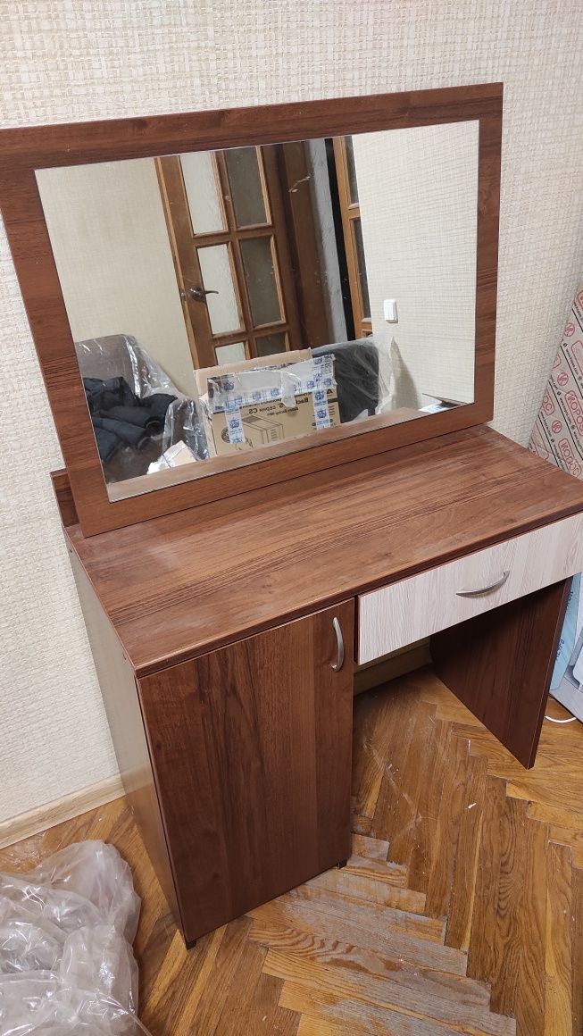 Макияжный столик гримёрное визажное зеркало