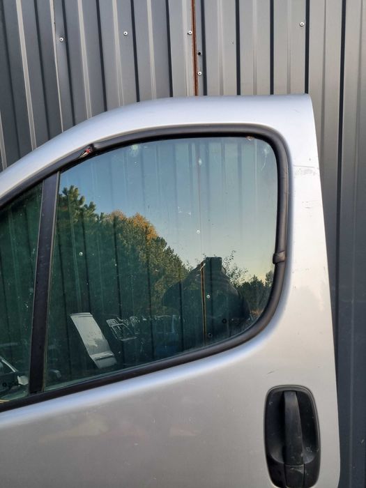 Opel Vivaro Drzwi Lewe Przód Kolor L147