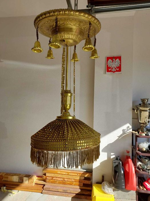 Ozdobny wiekowy żyrandol