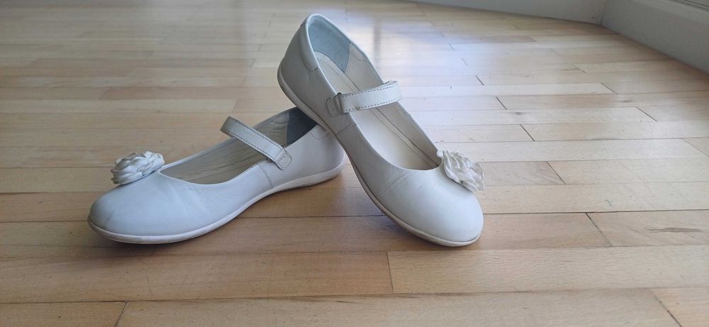 Białe skórzane buty (komunijne) Lasocki - r. 35